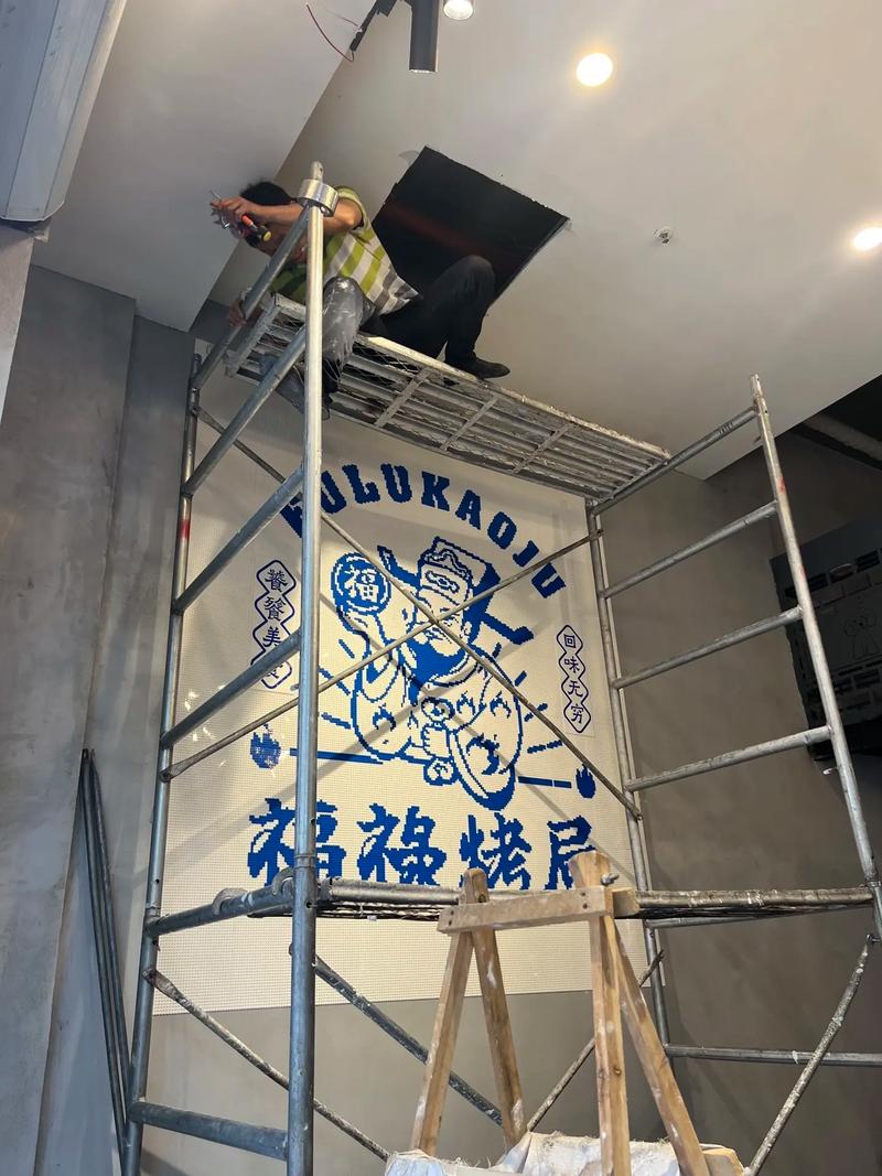 莱山拆违攻坚显担当 莱山区砸墙拆除绘就城市更新新图景